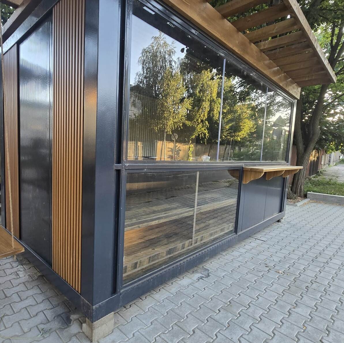 Mobilă pentru spații comerciale în Iași