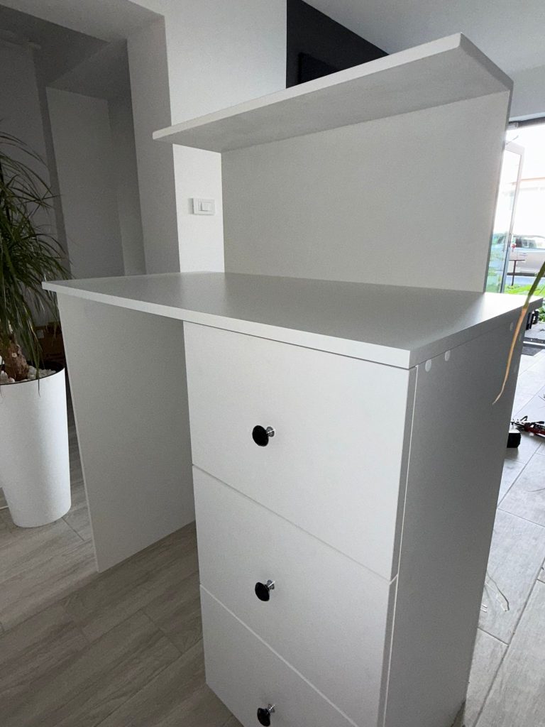 Mobilǎ pentru spații comerciale